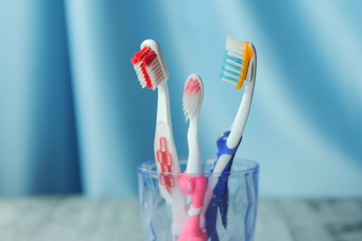 Tips for Choosing the Right Toothbrush for Complete Oral Care