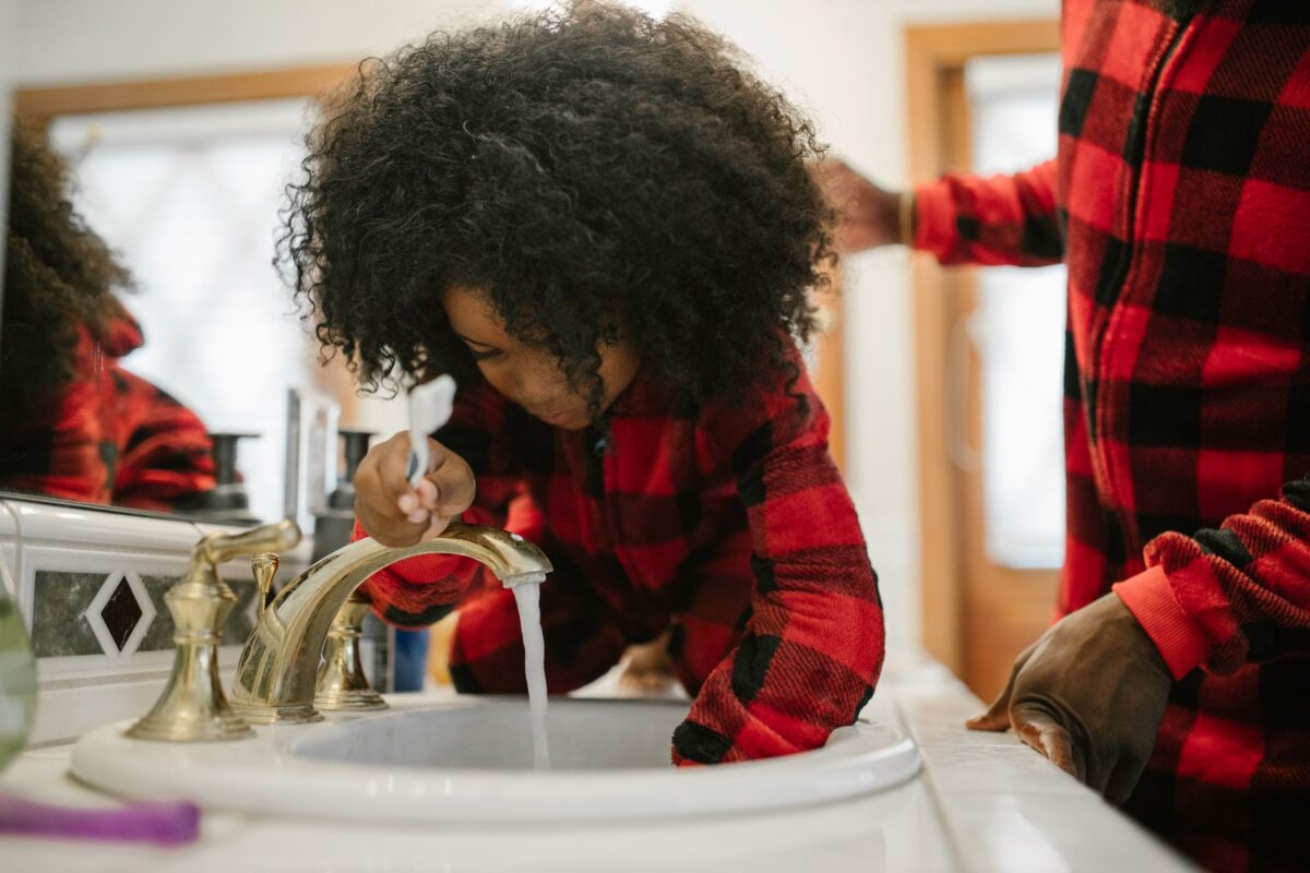 How to Teach Kids Good Oral Hygiene Habits: A Parent’s Guide