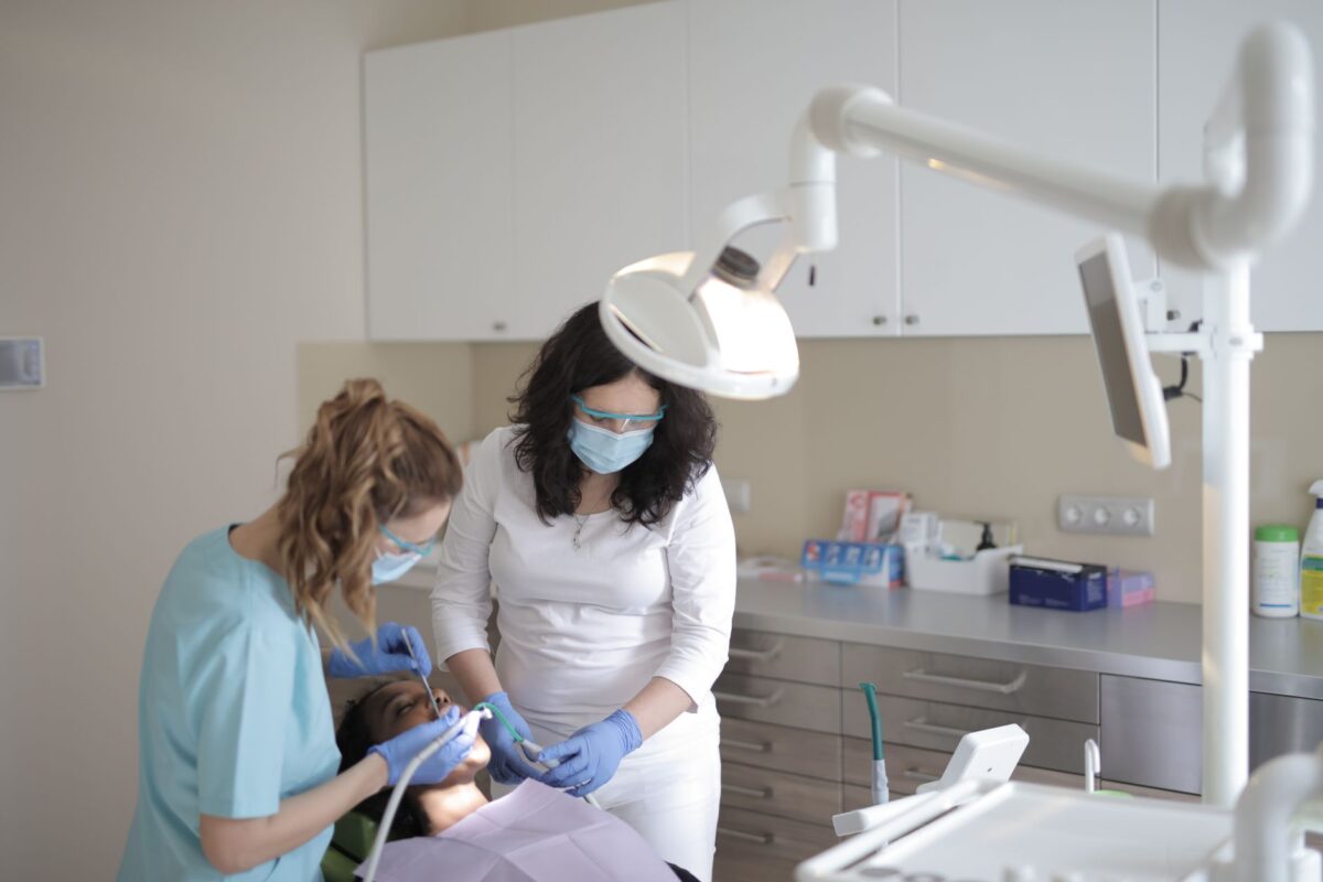 Choosing a Qualified Dentist: Key Qualifications and Considerations